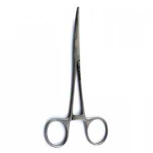 Instrumento de agarre quirúrgico curvo de pinzas Kelly de 6,25 pulgadas de primera calidad con mordazas dentadas para un manejo seguro del tejido - Product Image 1