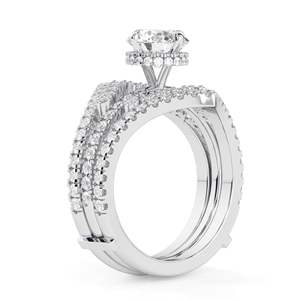 Bague de fiançailles trio pour femme, style unique et élégant, avec diamant de laboratoire taille ronde et halo dissimulé - Product Image 6