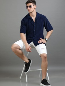 เสื้อเชิ้ตแขนสั้นผ้าคอร์ดูรอยสีแดงเลือดหมูสำหรับผู้ชาย คอปกติดกระดุม ทรงหลวม สวมใส่สบาย เหมาะสำหรับฤดูร้อน สีเข้ม/กลาง/อ่อน - Product Image 4