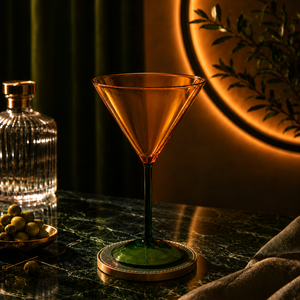 Verre à cocktail triangulaire écologique Amber 250 ml, gobelet à vin pour bar, fête, événement - Product Image 3