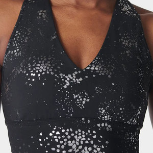 Sujetador deportivo sin costuras con cuello en V profundo para mujer, tirantes cruzados, malla sólida/a cuadros, alta sujeción, ropa de yoga y fitness, transpirable, de secado rápido - Product Image 6