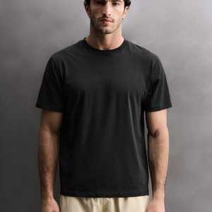 เสื้อยืดคอกลมทรงพอดีตัวสำหรับผู้ชาย ผ้าทอเนื้อเรียบ |   ผ้าฝ้าย 100% 320 กรัม แขนสั้น ซักได้ |   OEM/ODM ขายส่งสินค้าเปล่า/ไม่มีลาย - Product Image 3