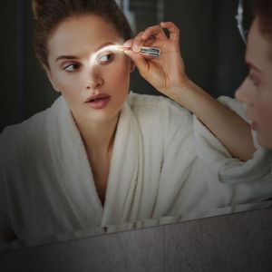 Pinzette per Sopracciglia in Acciaio Inox con Luce LED e Comodi Cuscinetti in Gomma - Product Image 6