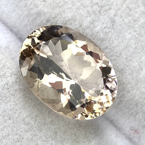 พลอยมอร์แกไนต์ทรงรีธรรมชาติแท้ คุณภาพสีและความเงางามยอดเยี่ยม เบอร์ริลธรรมชาติ 4.05 กะรัต สะอาดระดับ Loupe - Product Image 1