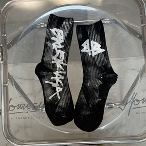 Calcetines Deportivos de Moda al por Mayor con Estampado Digital de Graffiti y Logo Personalizado, Calcetines de Algodón de Alta Calidad para Hombre, Verano - Product Image 2