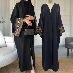 Elegante Abaya Azul Marino de Corte Holgado para Mujeres Musulmanas con Cuello con Borlas y Mangas con Puños Acampanados para Uso Diario Modesto e Islámico - Product Image 1
