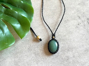 Collier en macramé fait main en aventurine, pendentif en pierre verte, cordon noir réglable, bijoux artisanaux bohèmes pour femmes - Product Image 3