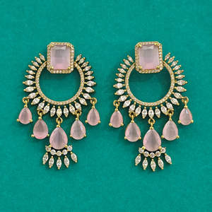 Pendientes Clásicos de Imitación de Diamantes Americanos con Baño de Mehndi 444101 - Product Image 5