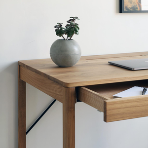 Bureau d'écriture artisanal en noyer et hêtre, style moderne du milieu du siècle, bureau d'ordinateur en bois massif pour la maison ou le bureau, avec tiroirs - Product Image 6