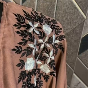 Prix de gros Nouvelle Abaya modeste en mousseline unie simple, Robe islamique de soirée/cérémonie pour femmes musulmanes, Taille personnalisée - Product Image 3
