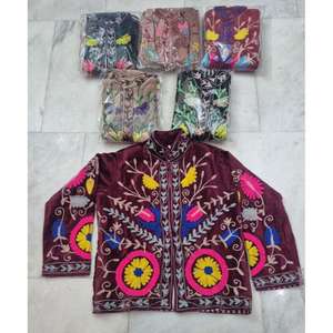 Chaqueta Suzani de Terciopelo Hecha a Mano, Estilo Bohemio, Reversible, Bordada, Acolchada, Ecológica, de Invierno, de Secado Rápido, Transpirable, con Estampado Floral - Product Image 2