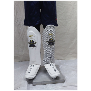 Protège-tibias en cuir PU pour Muay Thai, noir et rouge, vente en gros |   Protections de jambe et de voûte plantaire personnalisées avec logo pour entraînement de kickboxing, MMA et taekwondo |   OEM - Product Image 1