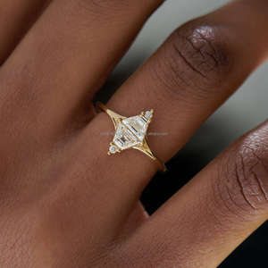 Anillos de Boda de Oro Amarillo de 14k Cultivados en Laboratorio IGI/GIA, Chapados en Rodio, Corte Trapezoidal Escalonado, Anillos de Compromiso y Aniversario - Product Image 3