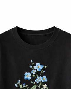 Camiseta Personalizada Negra con Estampado Floral para Mujer, Cuello Redondo, Algodón Suave, Manga Corta, Informal, Ligera, Cómoda y a la Moda - Product Image 5