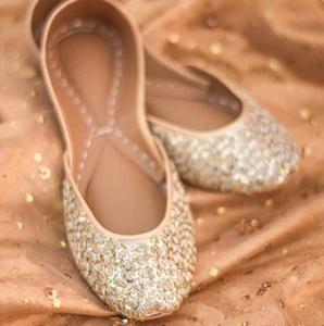 Zapatos Planos de Cuero Tradicionales para Mujer, Khussa, Venta al Por Mayor, Colores y Tallas Personalizables, Cumbre Sports, Hechos a Medida - Product Image 4