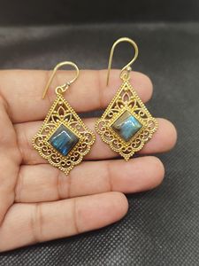 Boucles d'oreilles pendantes bohèmes plaquées or 18 carats avec labradorite bleue, nouveau design, bijoux fantaisie en laiton pour femmes - Prix de gros - Product Image 4
