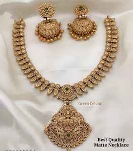 Parure de bijoux de temple antique finition mate, collier plaqué or, Jhumka, design traditionnel pour femmes, mariage indien du sud - Product Image 6