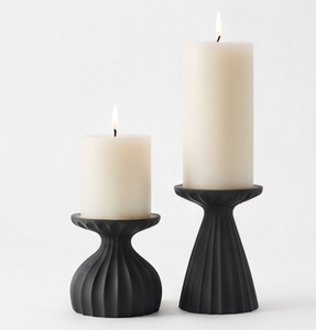 Porte-bougie en aluminium noir cannelé, texture moulée, fait main, pour Noël, la Saint-Valentin, Pâques, centres de table pour la maison - Product Image 1