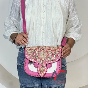 Bolso Bandolera de Cuero Genuino Hecho a Mano con Diseño Floral para Mujer, Estilo Western, para Salir de Noche o Ir de Compras - Product Image 1
