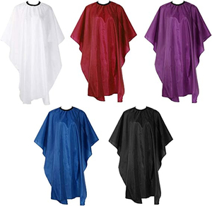 Cape de barbier imperméable personnalisable avec logo et couleur pour la coupe de cheveux - Polyester durable et écologique - Product Image 4