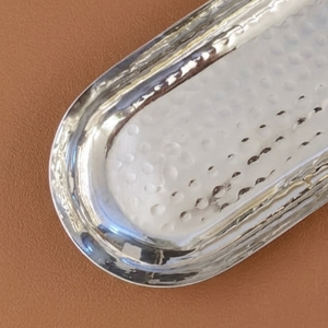 Bandeja de Servicio Ovalada Larga de Acero Inoxidable Martillado, Plato Estrecho de Metal para Toallas de Hotel, Aperitivos, Restaurantes y Buffets - Product Image 6