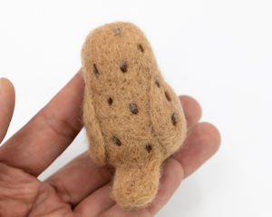 Hibou en laine feutrée à la main de 8 cm, petit animal du zodiaque Sagittaire, lot sur le thème de l'horoscope, commerce équitable, fabriqué de manière éthique - Product Image 4