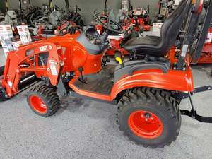 Mini-tracteur Kioti 25 CV 4x4 à transmission par engrenages avec boîte de vitesses et roulement – Haute productivité pour usage agricole - Product Image 4