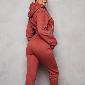 Ensemble de survêtement personnalisé pour femme : sweat à capuche court et pantalon de jogging en coton doux – Vêtements de sport et mode – Fabrication en gros - Product Image 2