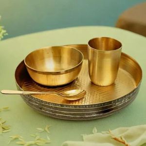 Juego de Vajilla de Bronce Kansa Resistente con Platos, Tazones, Vasos y Cucharas para Uso Diario y Festivo - Product Image 5