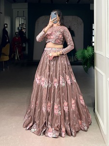 Lehenga Choli en Soie Brodé Floral Multicolore, Tissu Velours, Tenue Indienne et Pakistanaise pour Mariage, Fête et Cérémonie, Séchage Rapide - Product Image 6