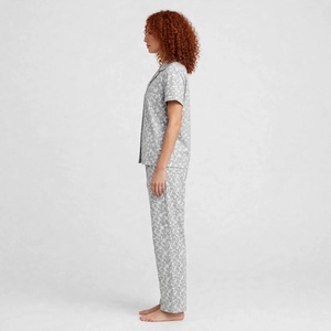 Conjunto de Pijama Moderno para Mujer con Material Duradero, Colores Elegantes, Acabado Suave, Diseño Cómodo y Acogedor - Product Image 2