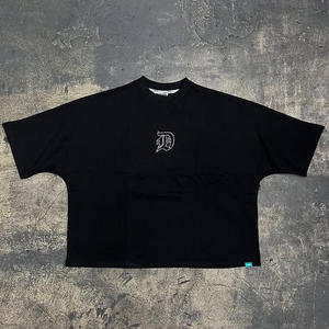 Camiseta Corta Extra Grande de Tela Tejida con Estampado Digital Negro Personalizado para Hombre con Decoraciones de Diamantes de Imitación - Product Image 2