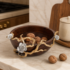 Elegante Tazón de Madera Artesanal para Ensaladas con Detalle Floral de Orquídea Dorada, Plato de Madera Sólida para Servir Frutas - Product Image 3