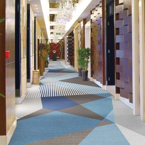 Alfombras de Nailon Impresas Fabricadas con Telares Austriacos de Zimmer se Utilizan en Hoteles, Casinos, Salas de Billar y Teatros - Product Image 1
