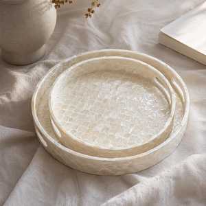 Ensemble de 2 plateaux de rangement ronds en résine, design texturé bohème, empilables pour organiser la table, plateau de service, plateau en nacre - Product Image 6
