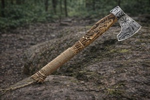 Hacha de cabeza hecha a mano para exteriores, personalizada, con hoja de acero de alto carbono de 18 pulgadas y mango de madera grabado, de grado industrial. - Product Image 3