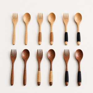 Cuchara de madera con mango antideslizante negro, apta para lavavajillas y microondas, solo lavar a mano, utensilio - Khadim Handicrafts SP-36 - Product Image 3