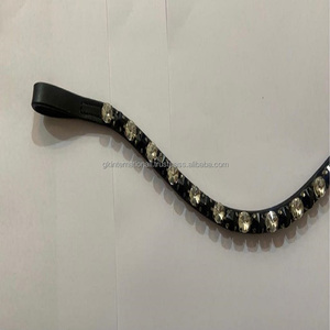 Diadema de Cuero Hecha a Mano con Forma Curva Profunda, Personalizada, Decorada con Grandes Perlas y Piedras de Cristal Negro y Transparente - Product Image 3