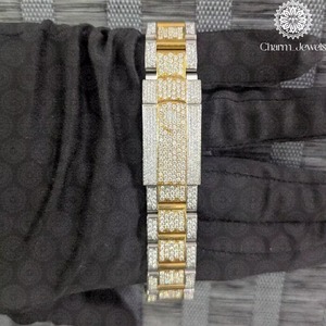 Reloj de Lujo con Diamantes Moissanite de Alta Demanda, Reloj de Pulsera de Moda con Diseño Impermeable para Hombres y Mujeres en Venta - Product Image 2