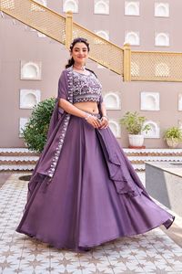 Ensemble élégant de lehenga choli en soie Rangoli - Broderie riche pour les occasions festives - Product Image 3