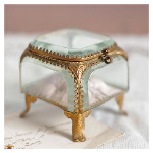 Boîtes à bijoux modernes en laiton avec verre biseauté OEM/ODM |   Boîte de rangement pour bijoux en métal moulé sous pression, personnalisable en couleur et logo, faite à la main - Product Image 3