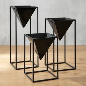 Support de plante moderne en métal noir avec pot de fleurs géométrique en forme de pyramide inversée, support de plante décoratif en fer haut pour l'intérieur et l'extérieur - Product Image 1