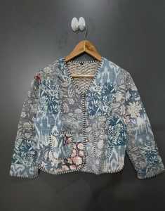 Veste matelassée réversible en coton faite à la main, cardigan vintage patchwork Kantha, patchwork floral, vêtements d'extérieur pour femmes - Product Image 1