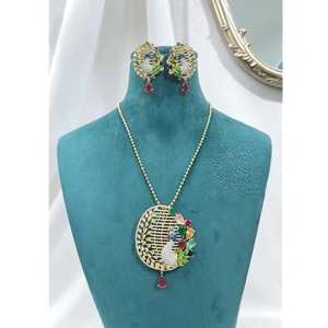 สร้อยคอจี้ทองเหลืองชุบทองคุณภาพพรีเมียมประดับเพชรซิร์คอน พร้อมสร้อยลูกปัดและต่างหู ชุดเซ็ตสำหรับงานแต่งงานของผู้หญิง - Product Image 1