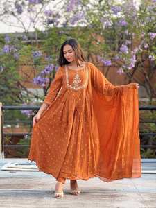 Conjunto de Top y Pantalón Bordado de Algodón Puro para Mujer KF 3113 con Dupatta Estampada Chanderi Completa, Ropa Tradicional Étnica para Fiestas - Product Image 5