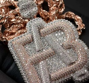 Pendentif personnalisé avec initiale sertie de diamants VVS Moissanite, en argent 925 plaqué or, style hip-hop pour homme. - Product Image 5