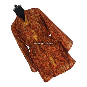 KS009 Kimono court en soie vintage pour femme, style bohème, ample, imprimé floral coloré, idéal pour la plage et les vacances - Product Image 2