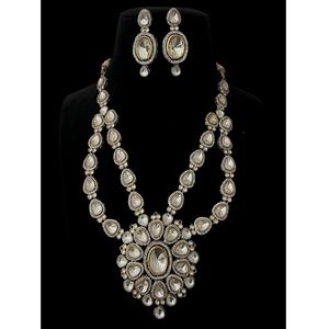 Precioso Juego de Collar de Dos Capas Chapado en Oro de la Mejor Calidad con Pendientes de Moissanita para Regalo de Boda, Colección para Fiestas - Product Image 2