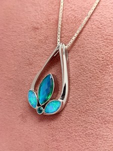 Colgante de Ópalo con Cadena y Cuarzo Arcoíris Celestial, Elegante Collar de Piedras Preciosas de Cristal, Regalo de Joyería para Mujer, Diseño Único - Product Image 5