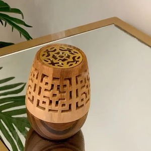 Quemador de incienso árabe de madera especial para Ramadán con soporte de incienso premium de acrílico Medkhan. - Product Image 3